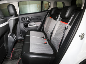 2020款1.6T 四驱插混悦享型 后排座椅