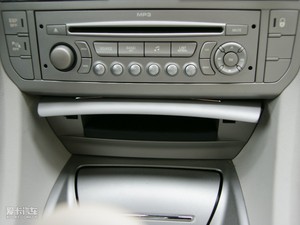 2010款2.3L 自动尊雅版 中控区
