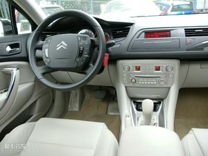 2010款2.3L 自动尊雅版 中控区