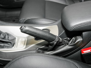 2010款2.3L 自动尊贵版 驻车制动器