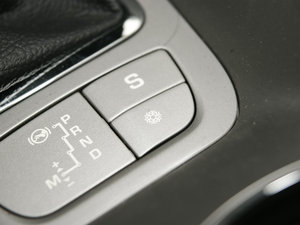 2010款2.3L 自动尊贵版 中控区