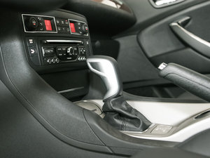 2010款2.3L 自动尊贵版 中控区