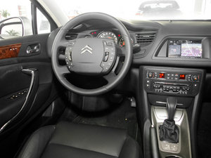 2010款2.3L 自动尊贵版 中控区