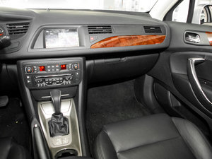 2010款2.3L 自动尊贵版 中控区