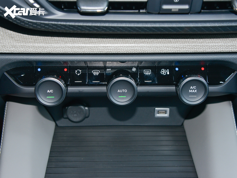 2022ِC5 X 1.6T FM