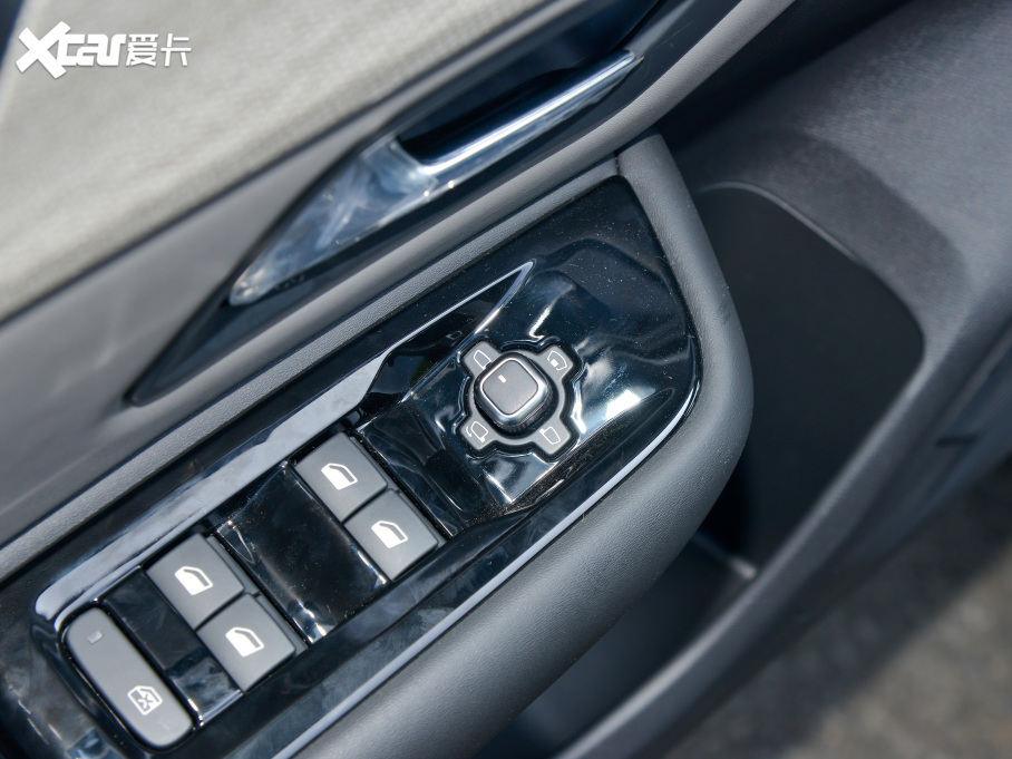 2022ِC5 X 1.6T FM