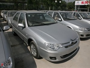 2010款手动尊贵版 整体外观