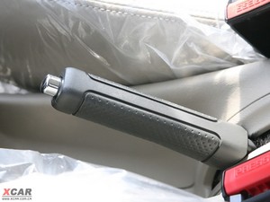 2010款手动尊贵版 驻车制动器