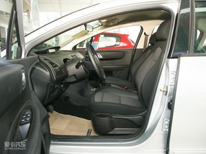 2010款1.6L  手动尚乐版 前排空间