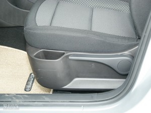 2010款1.6L  手动尚乐版 主驾驶座椅调节