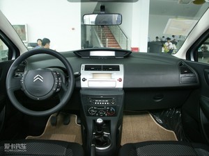 2010款1.6L  手动尚乐版 内饰全景