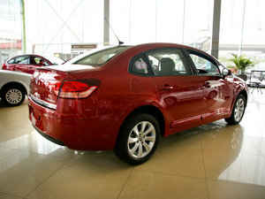 2010款1.6L  手动尚乐版 整体外观