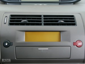 2010款1.6L 手动尚乐版 中控区
