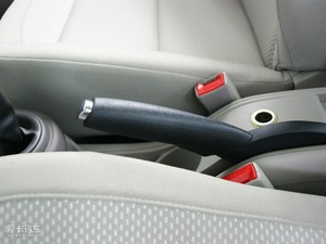 2010款1.6L 手动尚乐版 驻车制动器