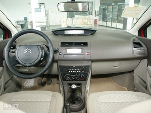 2010款1.6L 手动尚乐版 中控区