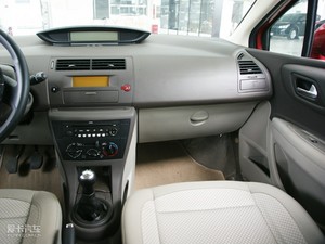 2010款1.6L 手动尚乐版 中控区