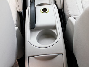 2011款1.6L 自动时尚版 空间座椅