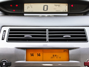 2011款1.6L 自动时尚版 空调出风口
