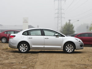 2011款1.6L 手动时尚版 整体外观