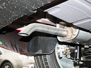 2011款1.6L 自动舒适版 排气管