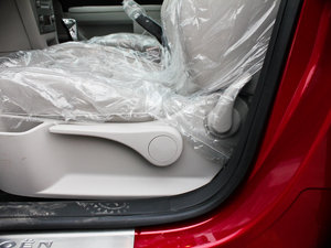2011款1.6L 自动舒适版 主驾驶座椅调节