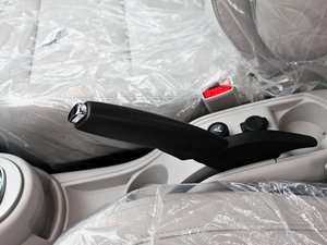 2011款1.6L 自动舒适版 驻车制动器