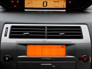 2011款1.6L 自动舒适版 空调出风口