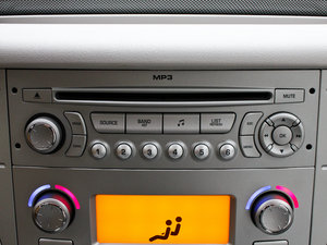 2011款1.6L 自动舒适版 音响调节