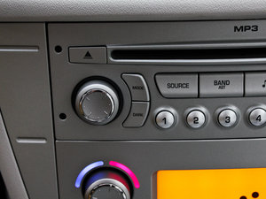 2011款1.6L 自动舒适版 中控区