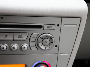 2011款1.6L 自动舒适版 中控区