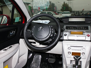 2011款1.6L 自动舒适版 中控区