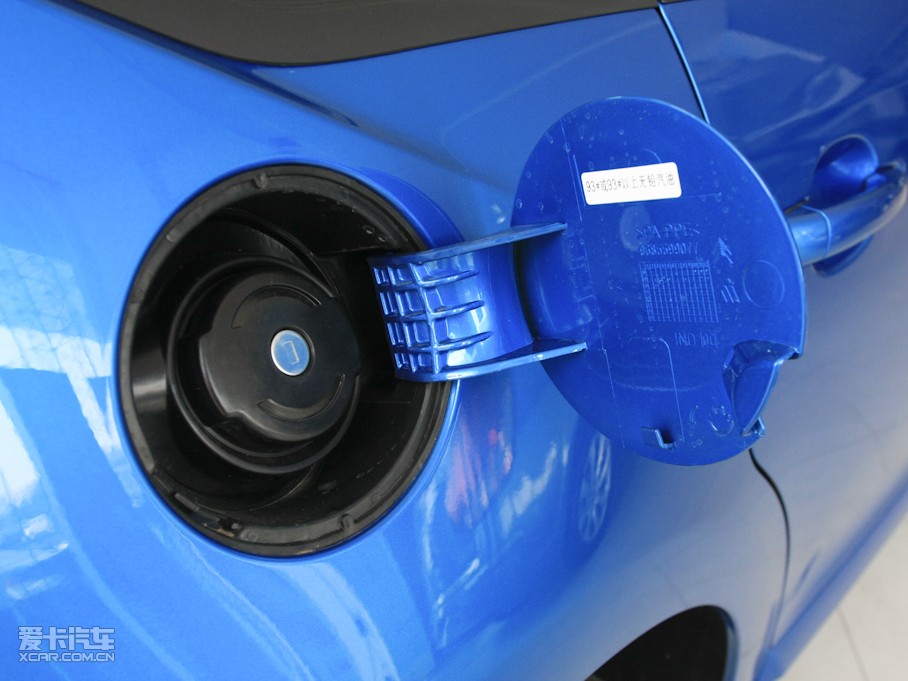 2011΃Ɏ 2.0L ԄӄŰ