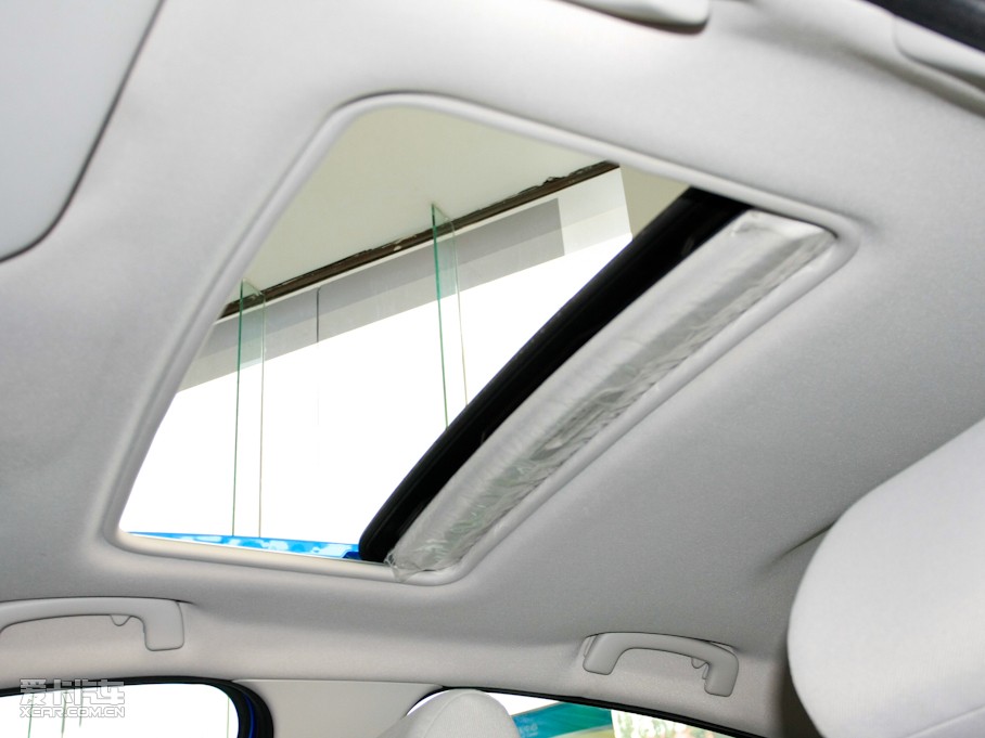 2011΃Ɏ 2.0L ԄӄŰ