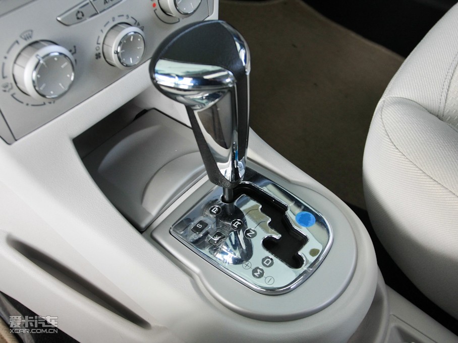 2011΃Ɏ 2.0L ԄӄŰ