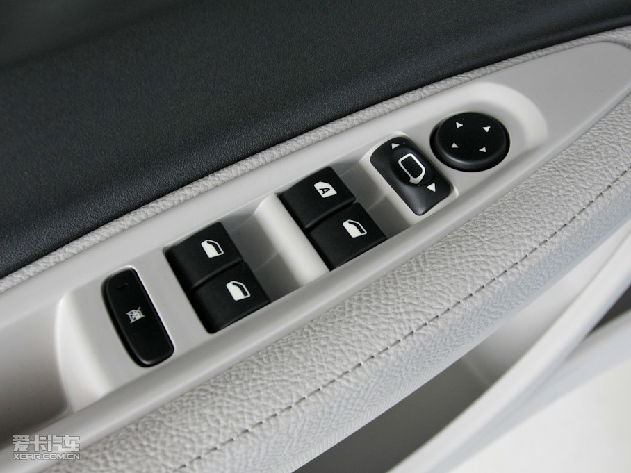 2011΃Ɏ 2.0L ԄӄŰ