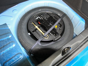 2011款2.0L 自动劲雅版 备胎