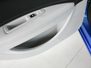 2011款2.0L 自动劲雅版 空间座椅