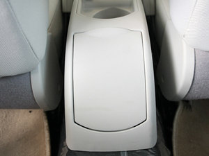 2011款2.0L 自动劲雅版 空间座椅