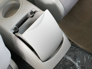 2011款2.0L 自动劲雅版 空间座椅
