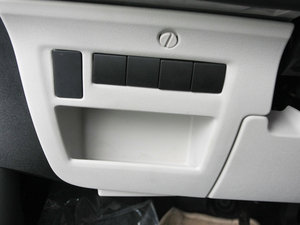 2011款2.0L 自动劲雅版 空间座椅