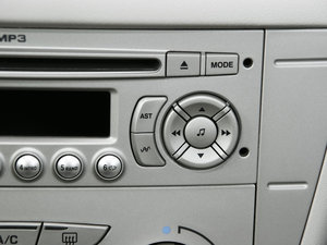 2011款1.6L 手动炫雅版 中控区