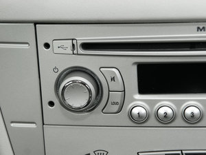2011款1.6L 手动炫雅版 中控区
