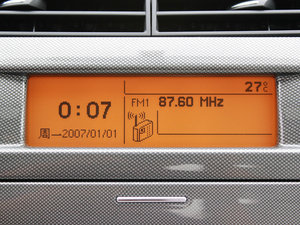 2011款1.6L 自动悦雅版 中控台显示屏