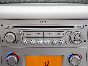 2011款1.6L 自动悦雅版 音响调节