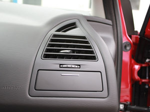 2011款1.6L 自动悦雅版 中控区