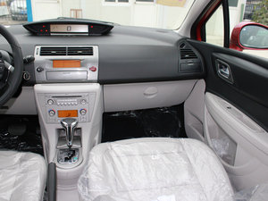 2011款1.6L 自动悦雅版 中控区