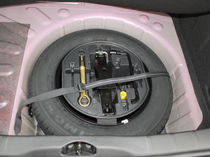 2011款1.6L 自动悦雅版 备胎