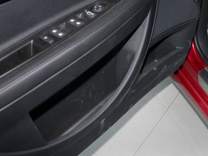 2011款2.0L 手动博雅版 前门储物空间