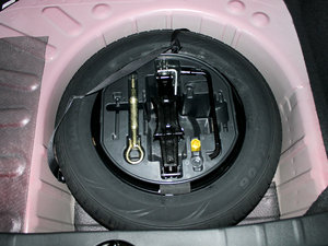 2011款2.0L 手动博雅版 备胎
