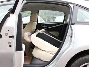 2011款2.0L 手动劲雅版 后排座椅放倒